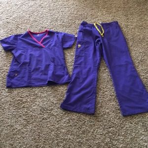 Women’s like new wonder wink scrubs size medium.